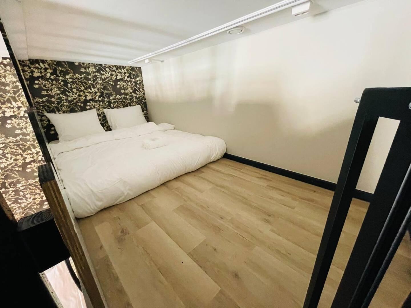 Child Favorite Coach House City Villa Тилбург Экстерьер фото