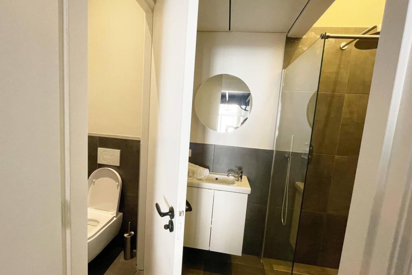 Child Favorite Coach House City Villa Тилбург Экстерьер фото
